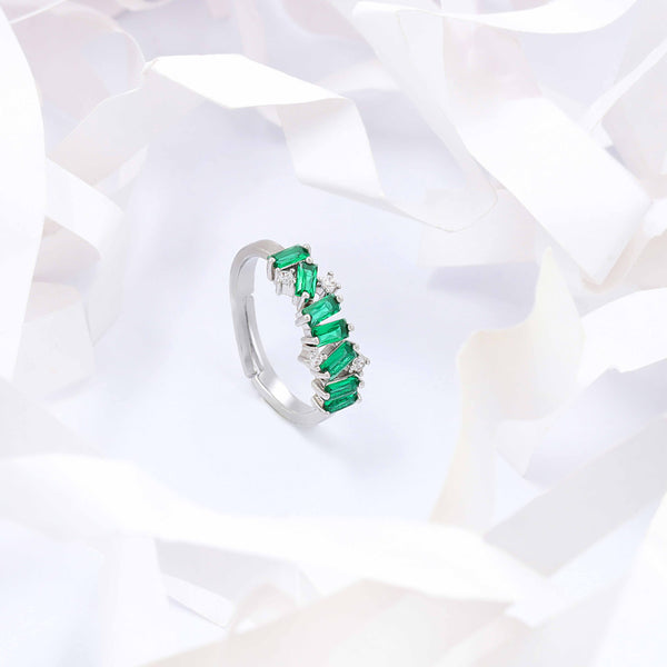 Emerald wavy ring